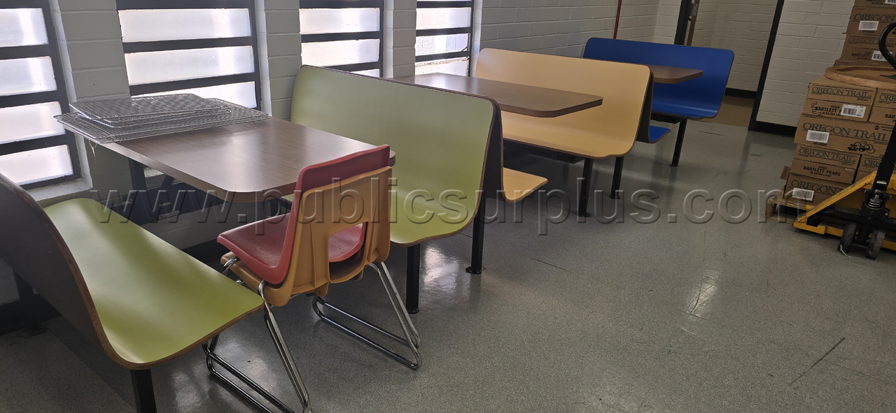 Rectangular tables and round table — photo 1