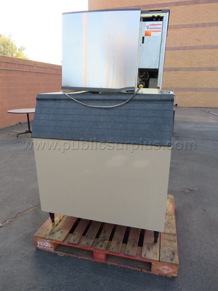 Ice Machine — photo 1