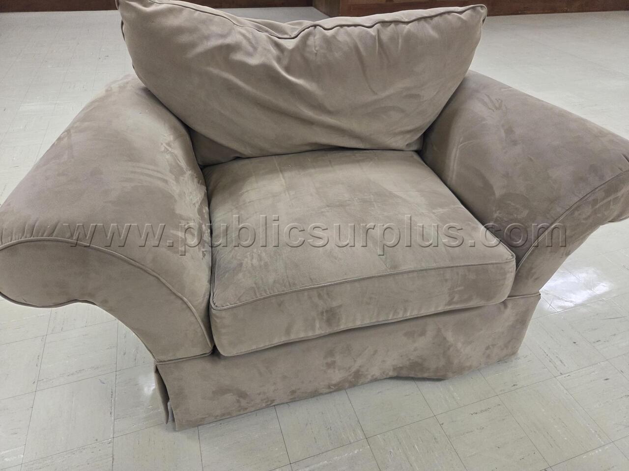 Oversized Lounge Chair — photo 1