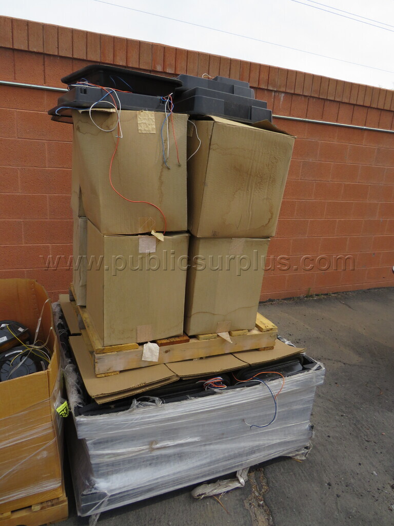 Lot of Traffic Pedestrian Crossing LED's  **Unknown Condition** — photo 1