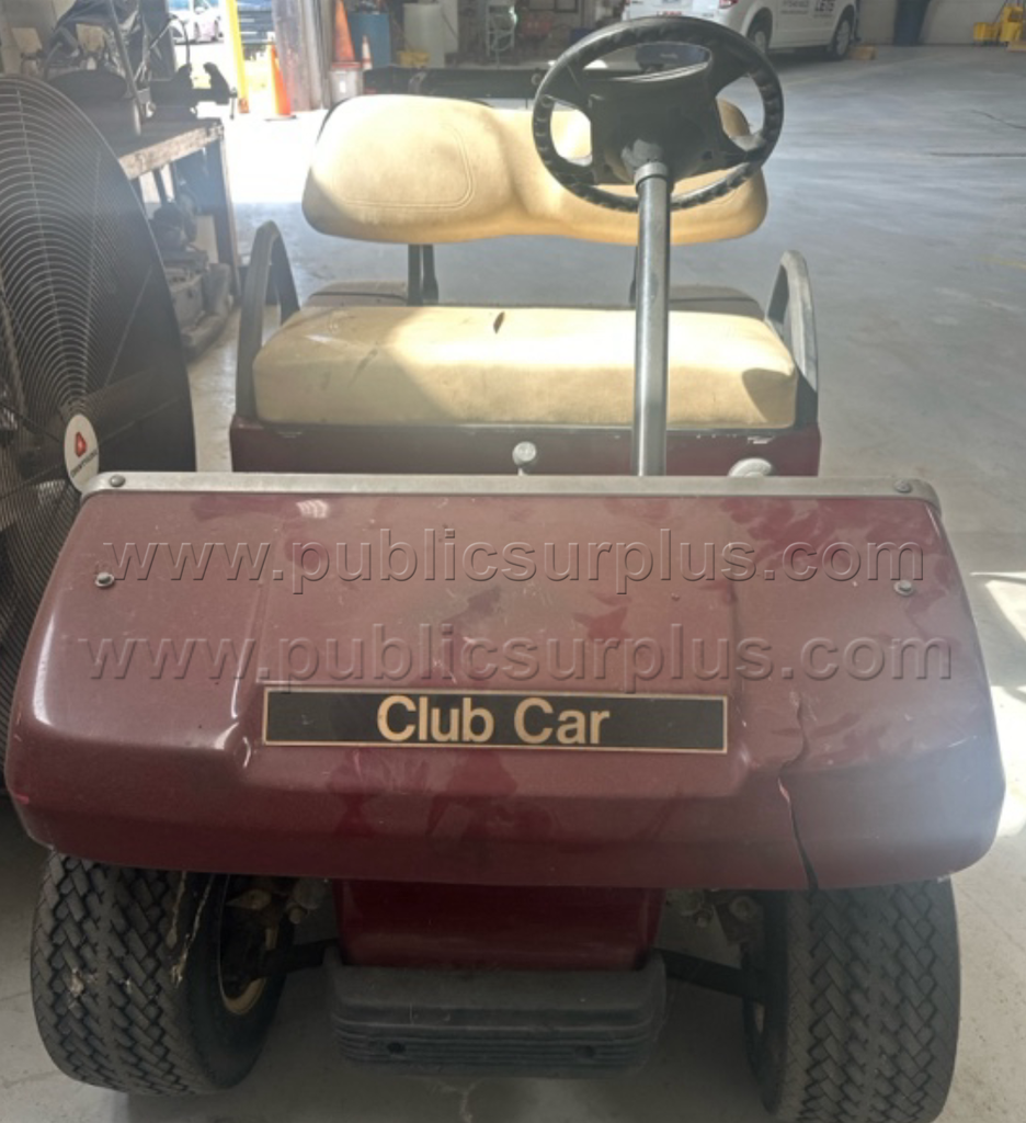 Club Car Gas Golf Cart — photo 1