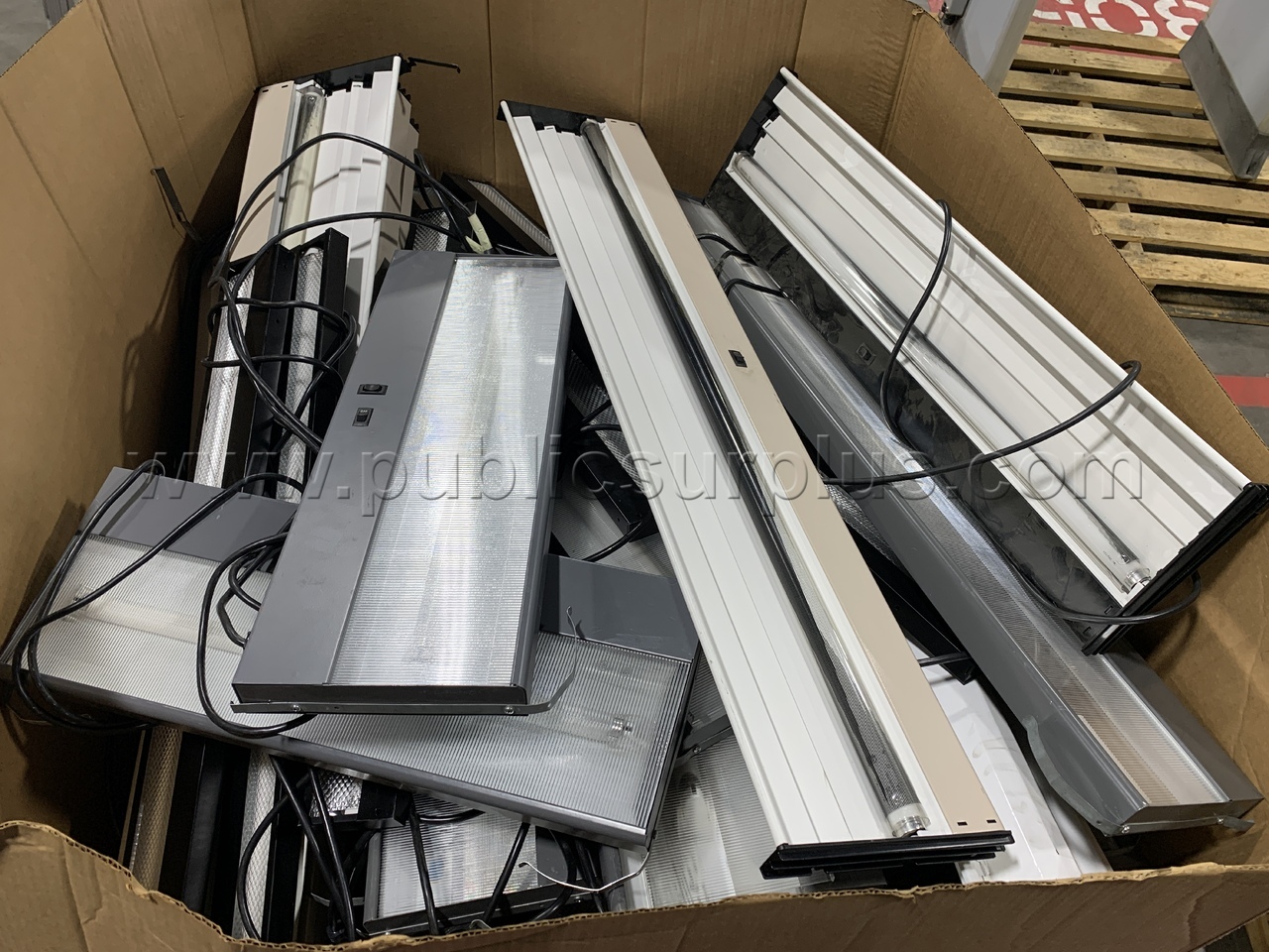 Light Fixtures, Gaylord /KK — photo 1