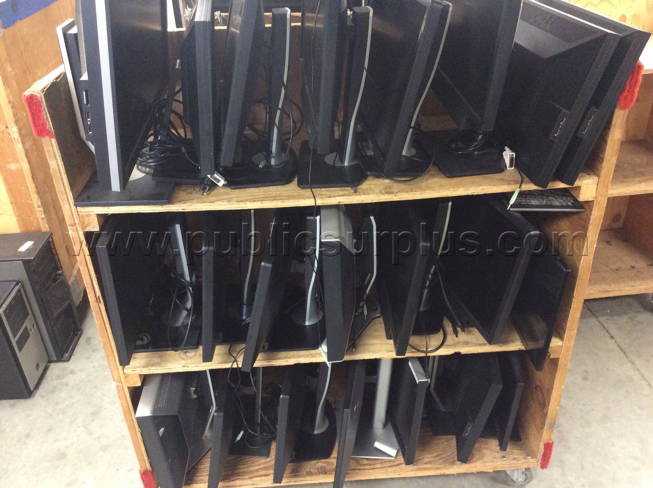 LOT OF (22) MONITORS - SOLD AS IS - 516 — photo 1