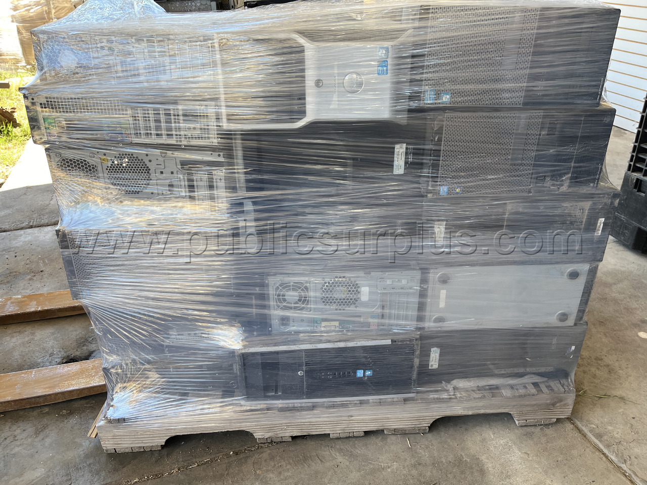 Lot of 2 Pallets of computers — photo 1