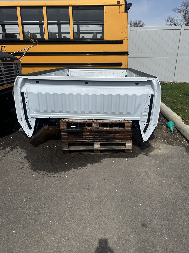 CH - 2026 GMC 3500 TRUCK BED NEW TAKE OFF — photo 1