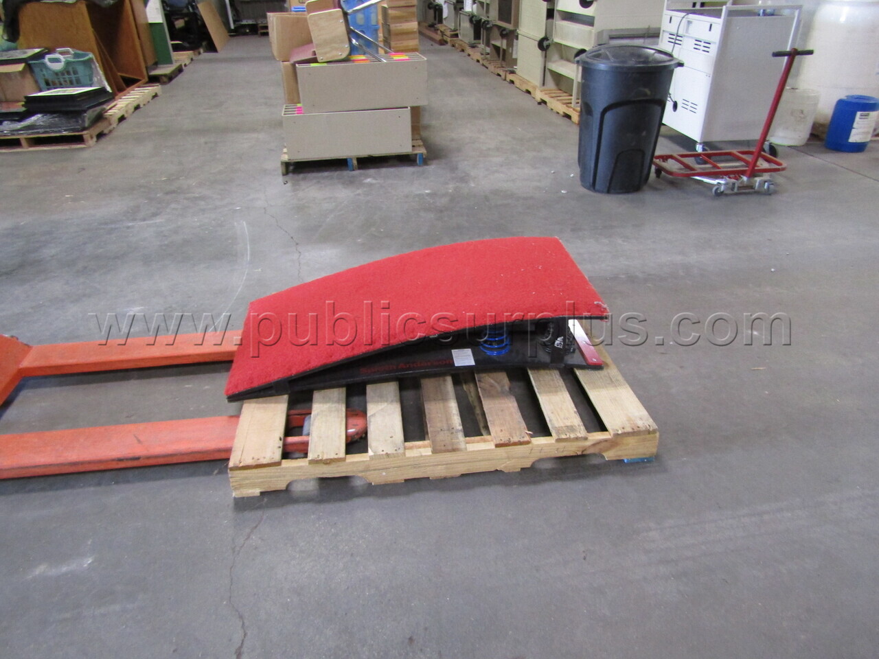 GYMNASTICS SPRINGBOARD — photo 1