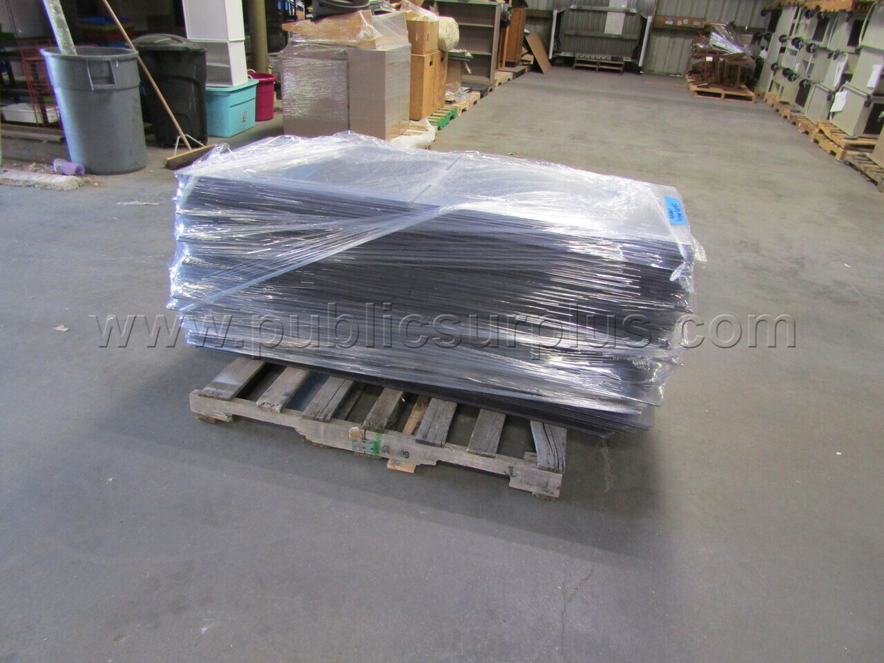 PLEXIGLASS PALLET #2 — photo 1