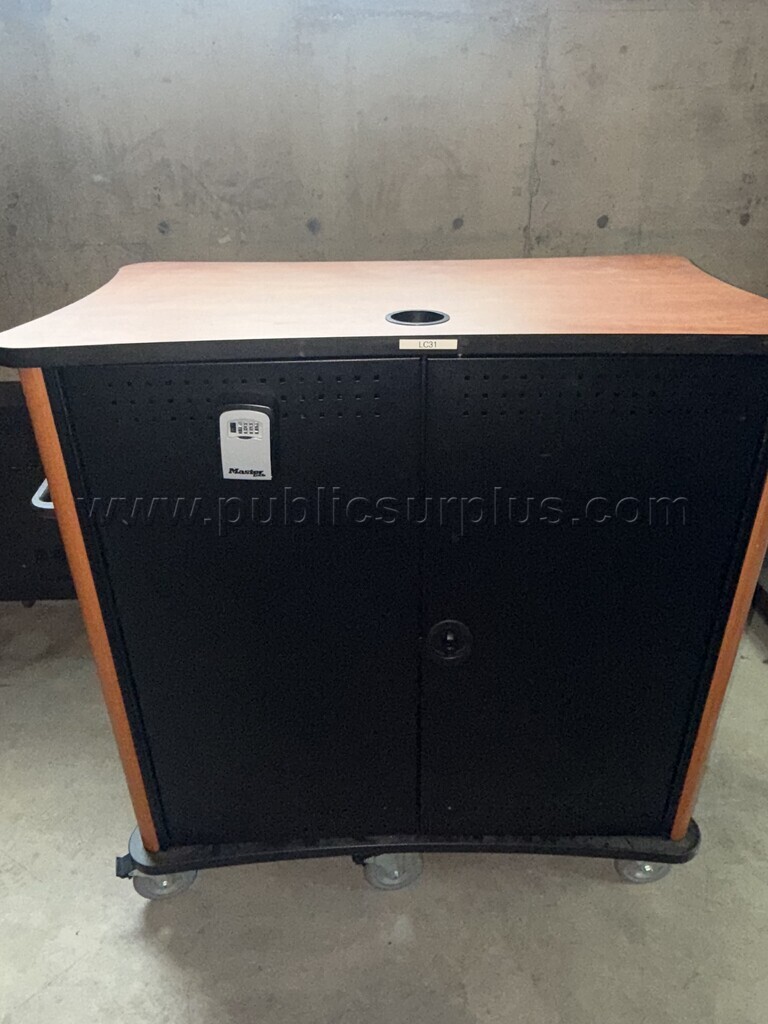 Laptop Charging Cart - Keys Included — photo 1