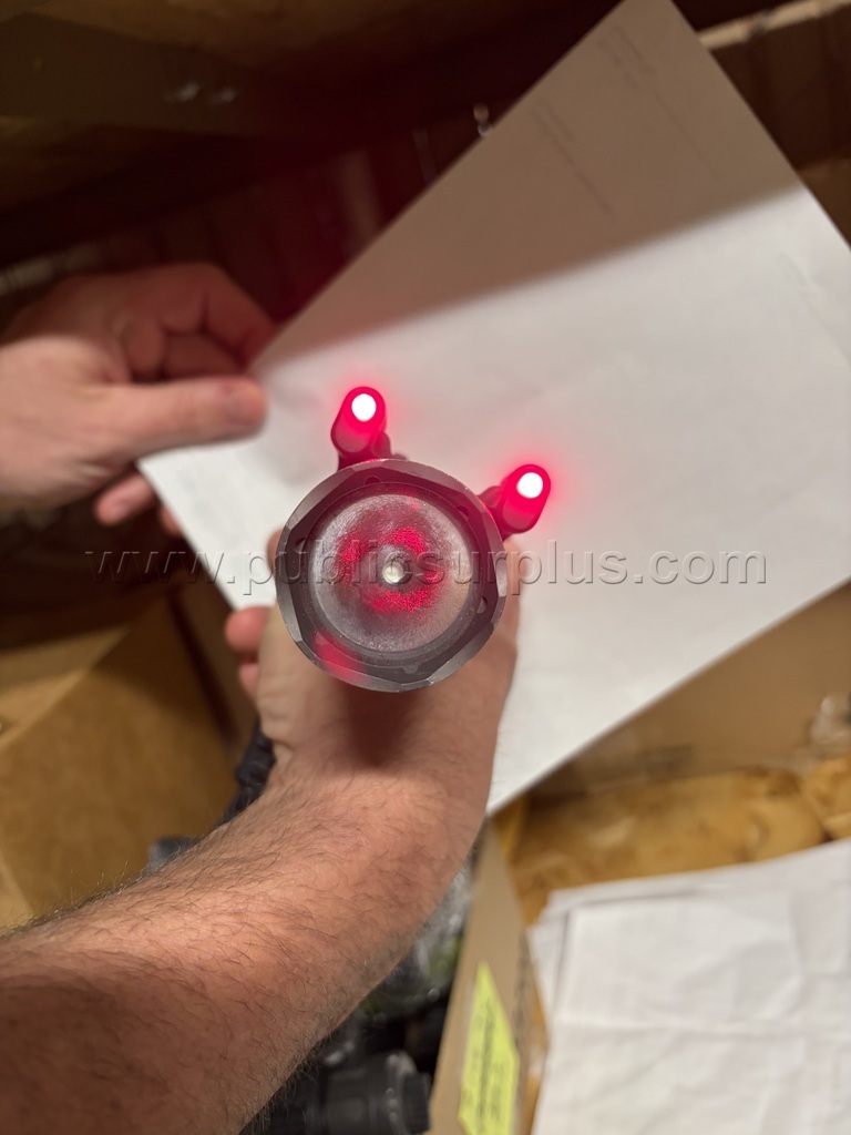 Surefire M900 Vertical Forcegrip Weapon Light — photo 1