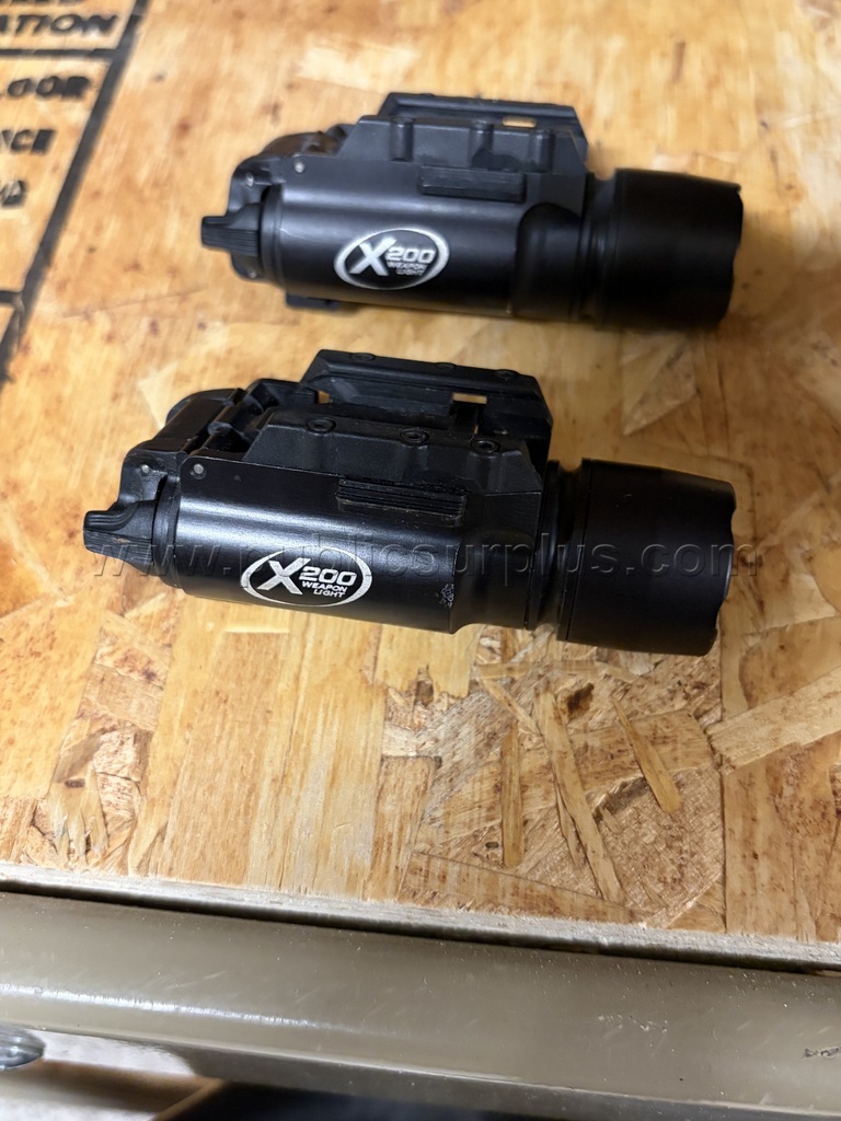 Surefire X200 weapon light — photo 1