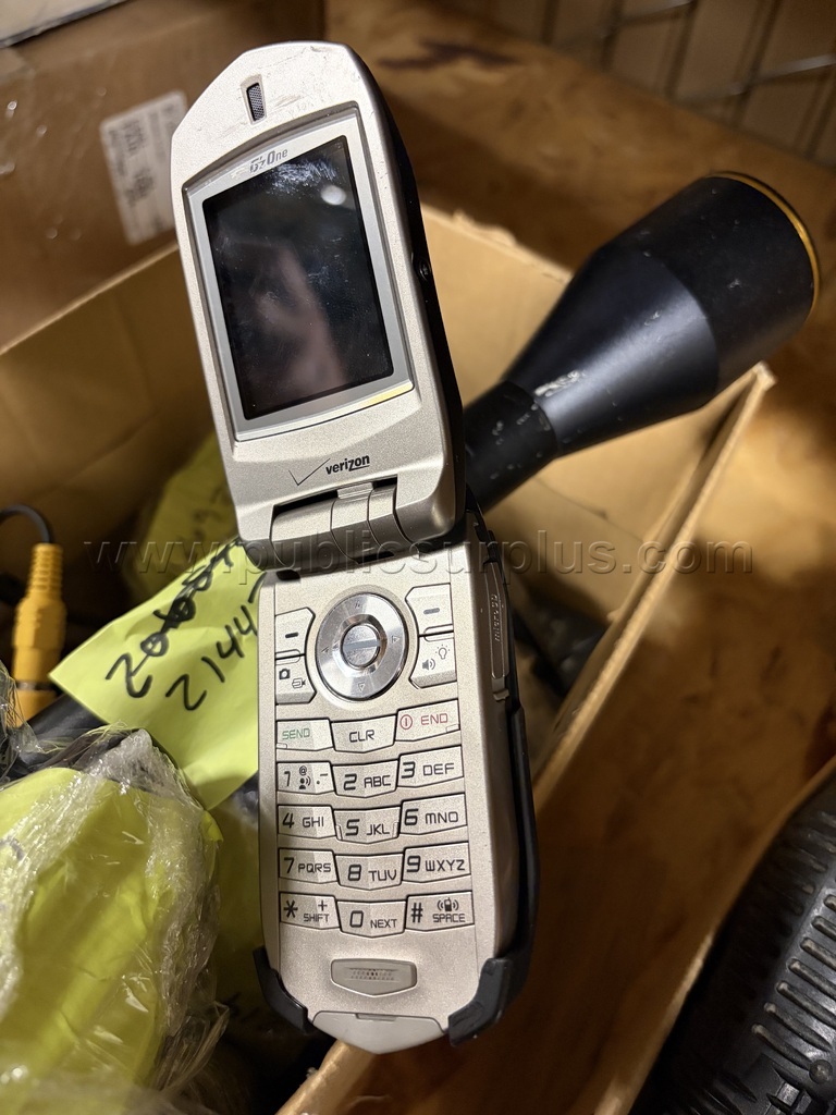 Verizon flip phones — photo 1
