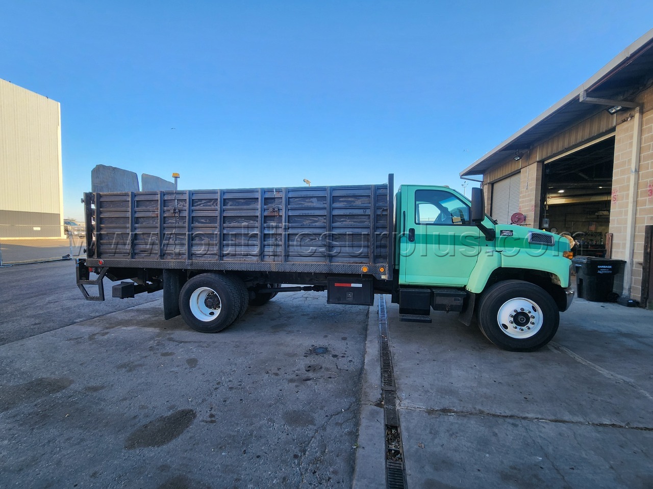 2009 GMC C7500 Stake Bed Dump — photo 1