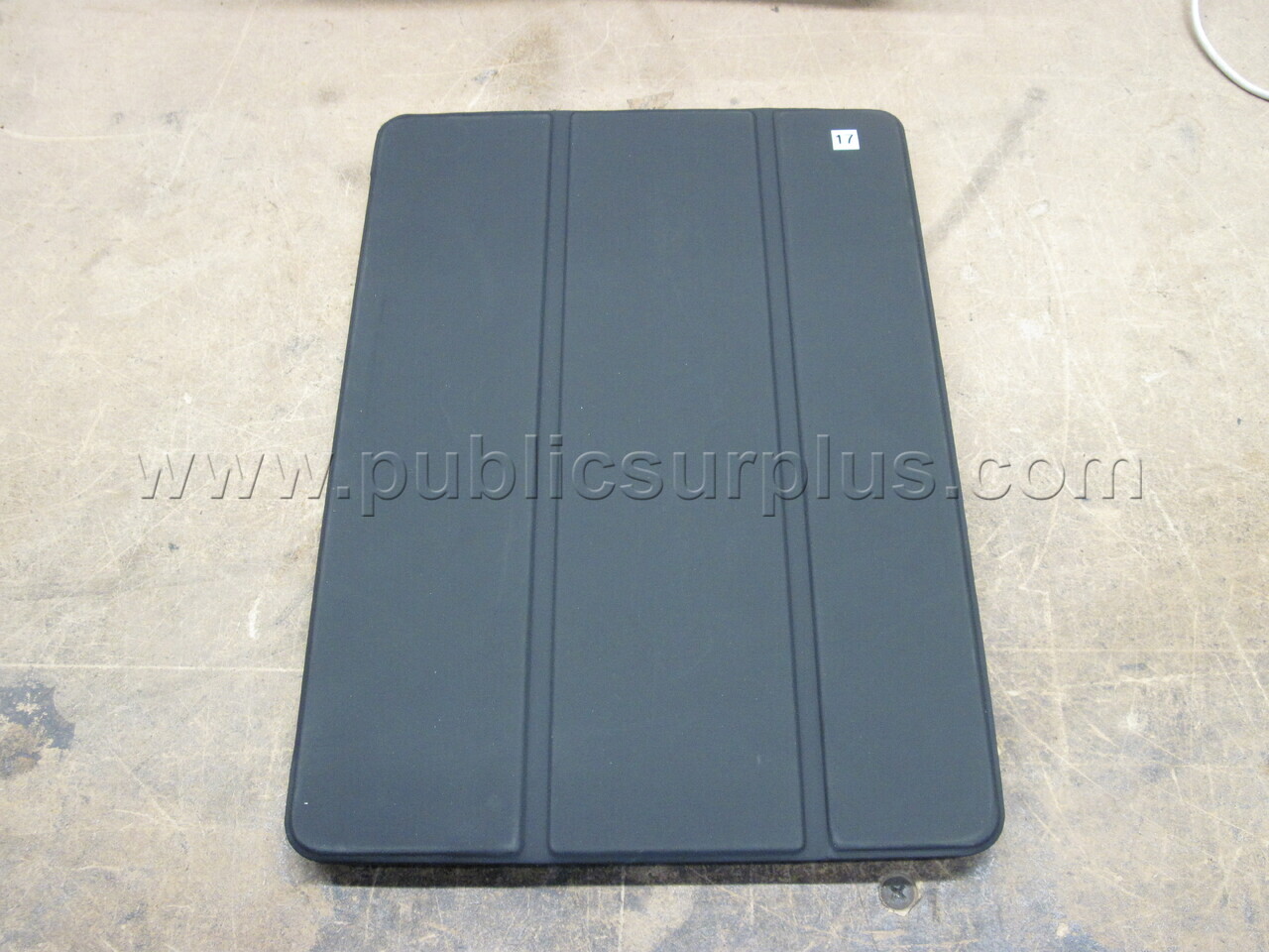 iPad Lot #4890 — photo 1