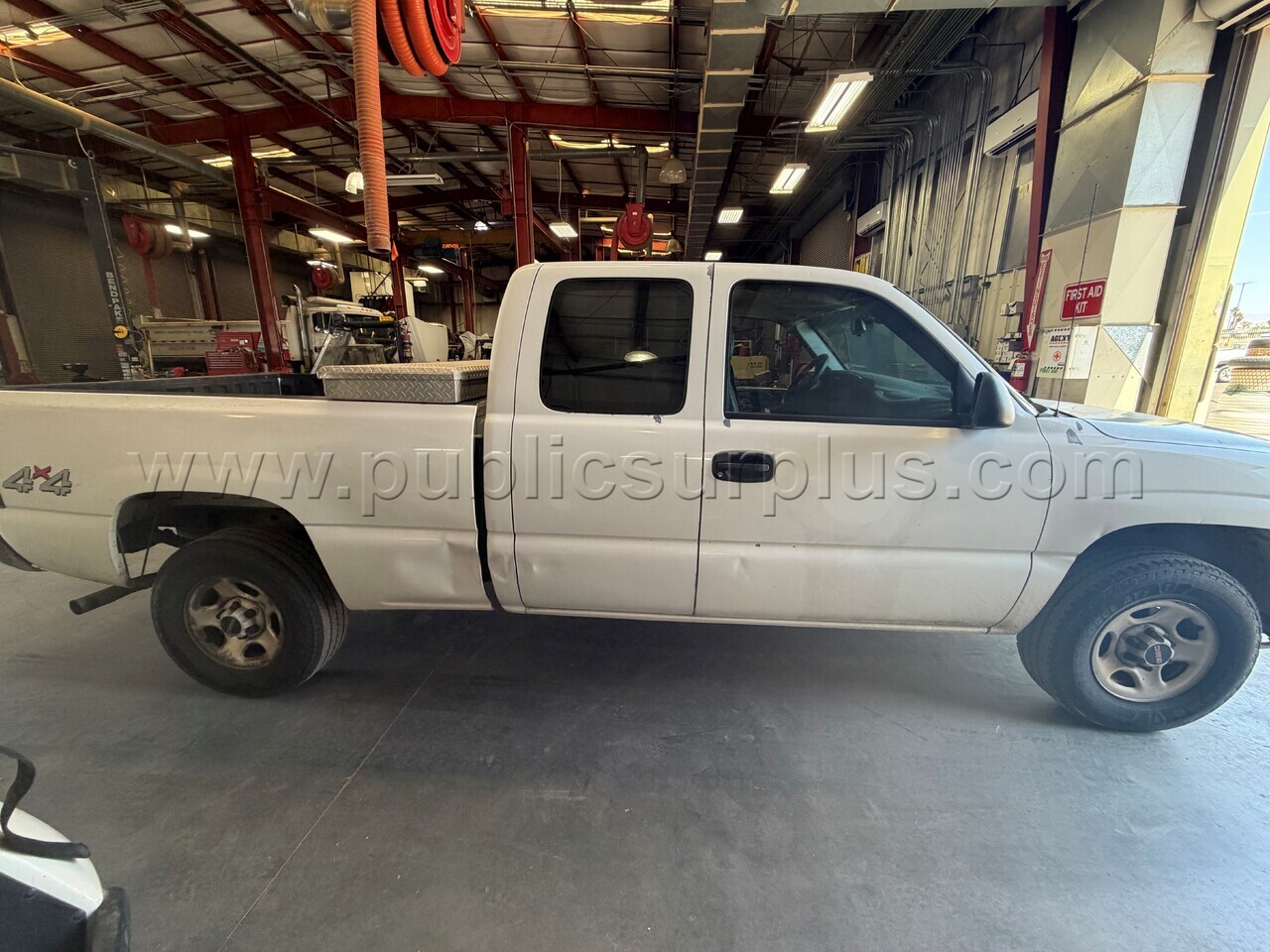 2004 GMC Sierra 1500 - Unit 2025 — photo 1