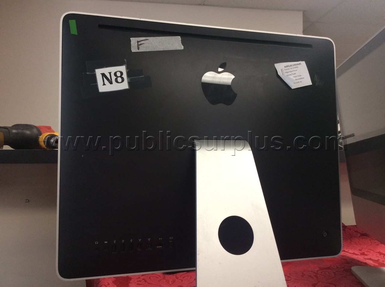 LOT OF (2) APPLE IMAC COMPUTERS - SOLD AS IS - 521 — photo 1