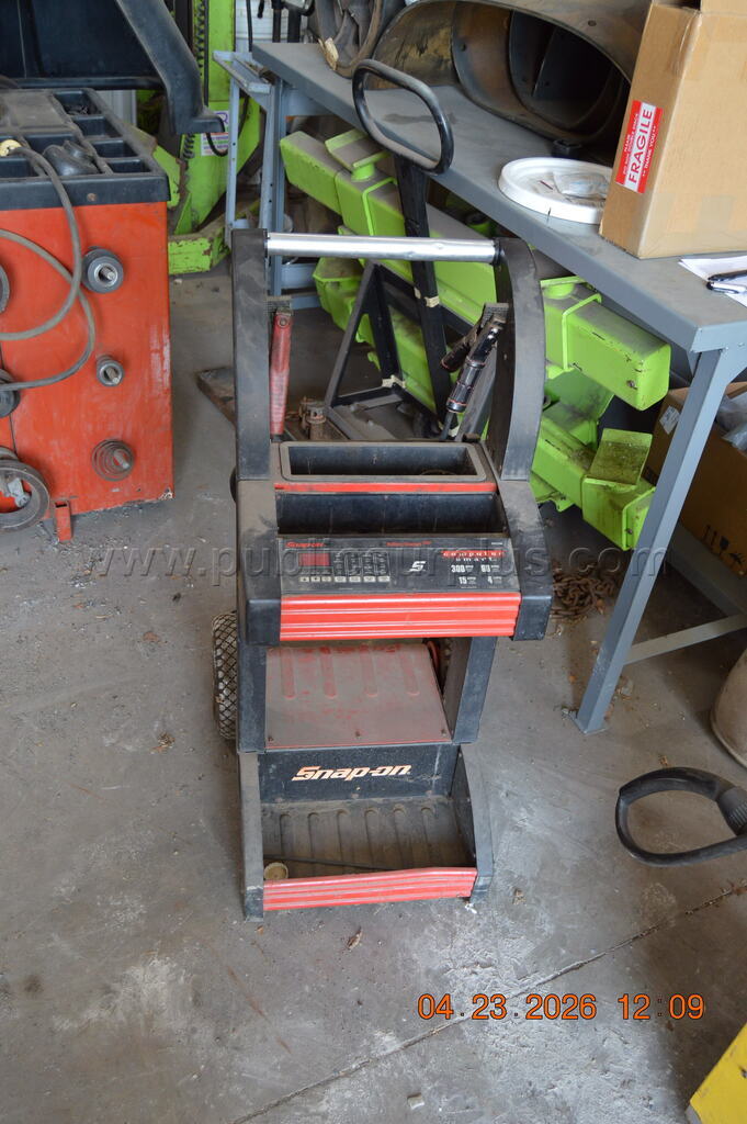Snap-On Battery Charger — photo 1