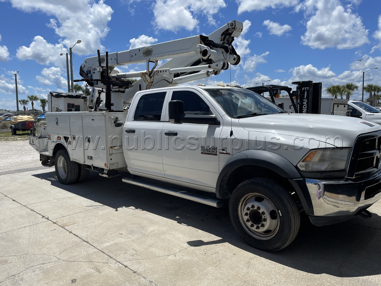 2018 Dodge Ram 5500 Altec AT 48M Bucket Truck — photo 1