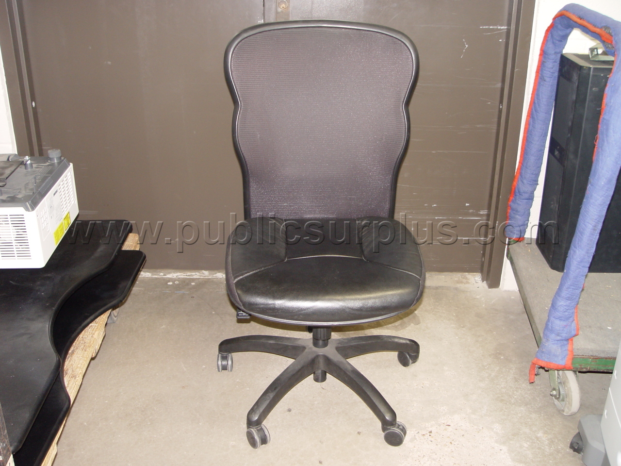 Black Rolling Chair — photo 1