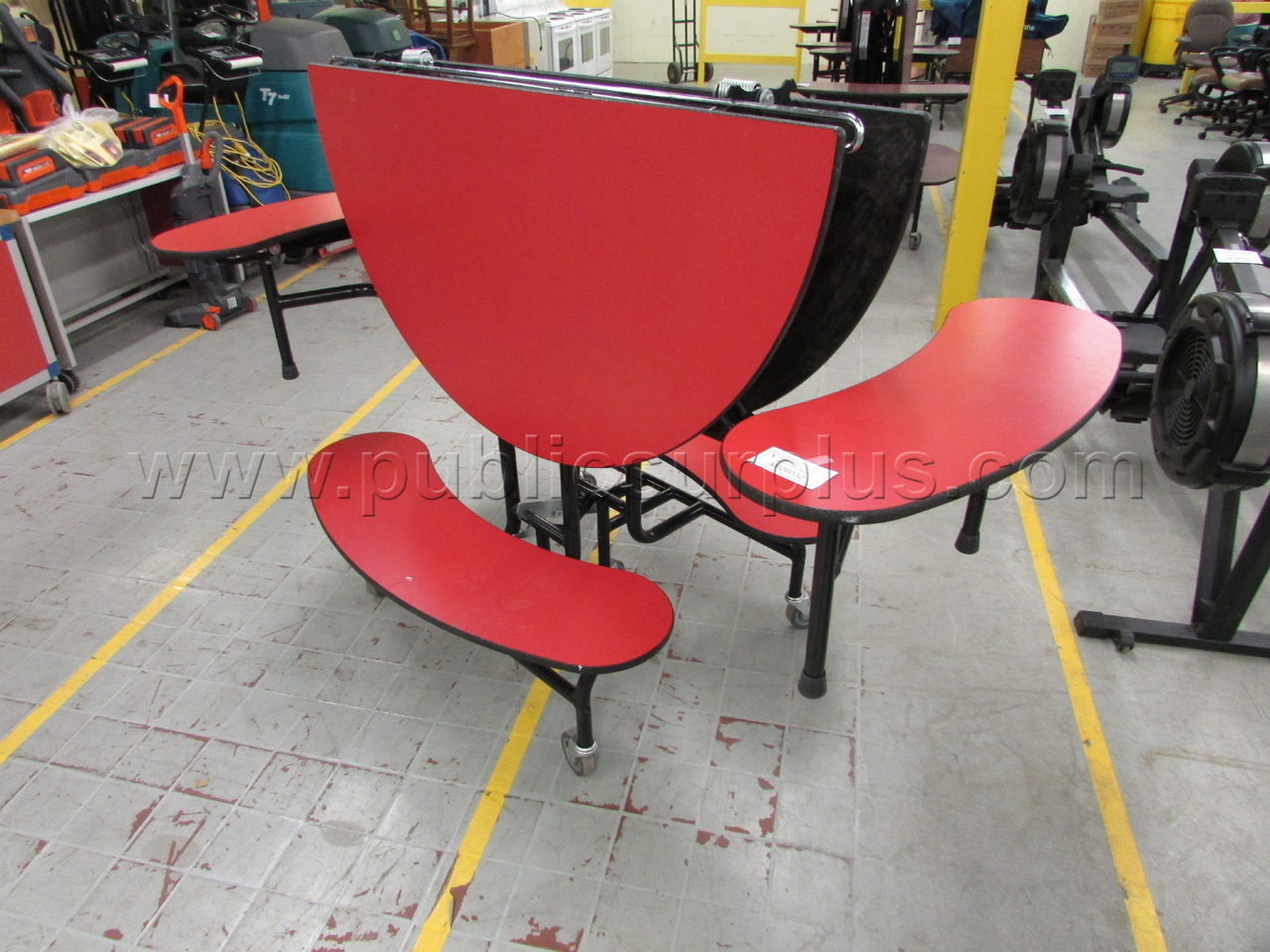 ROUND FOLDING TABLE - AP26032 — photo 1