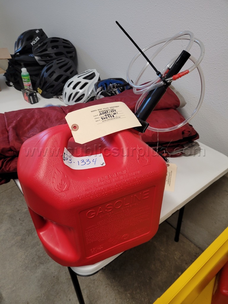 4 Fuel Containers — photo 1