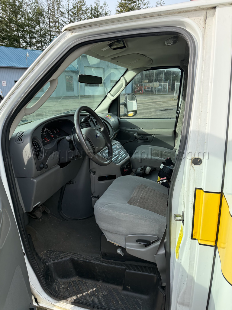 2005 Ford Ambulance — photo 1