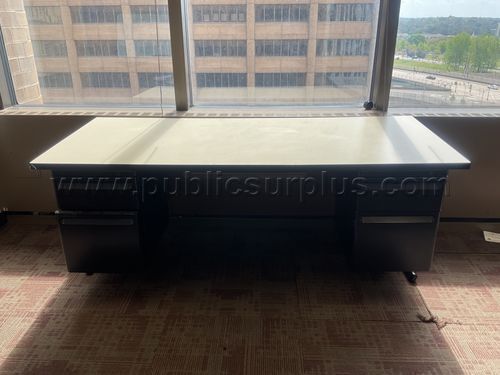 Desk (218942 NB) — photo 1