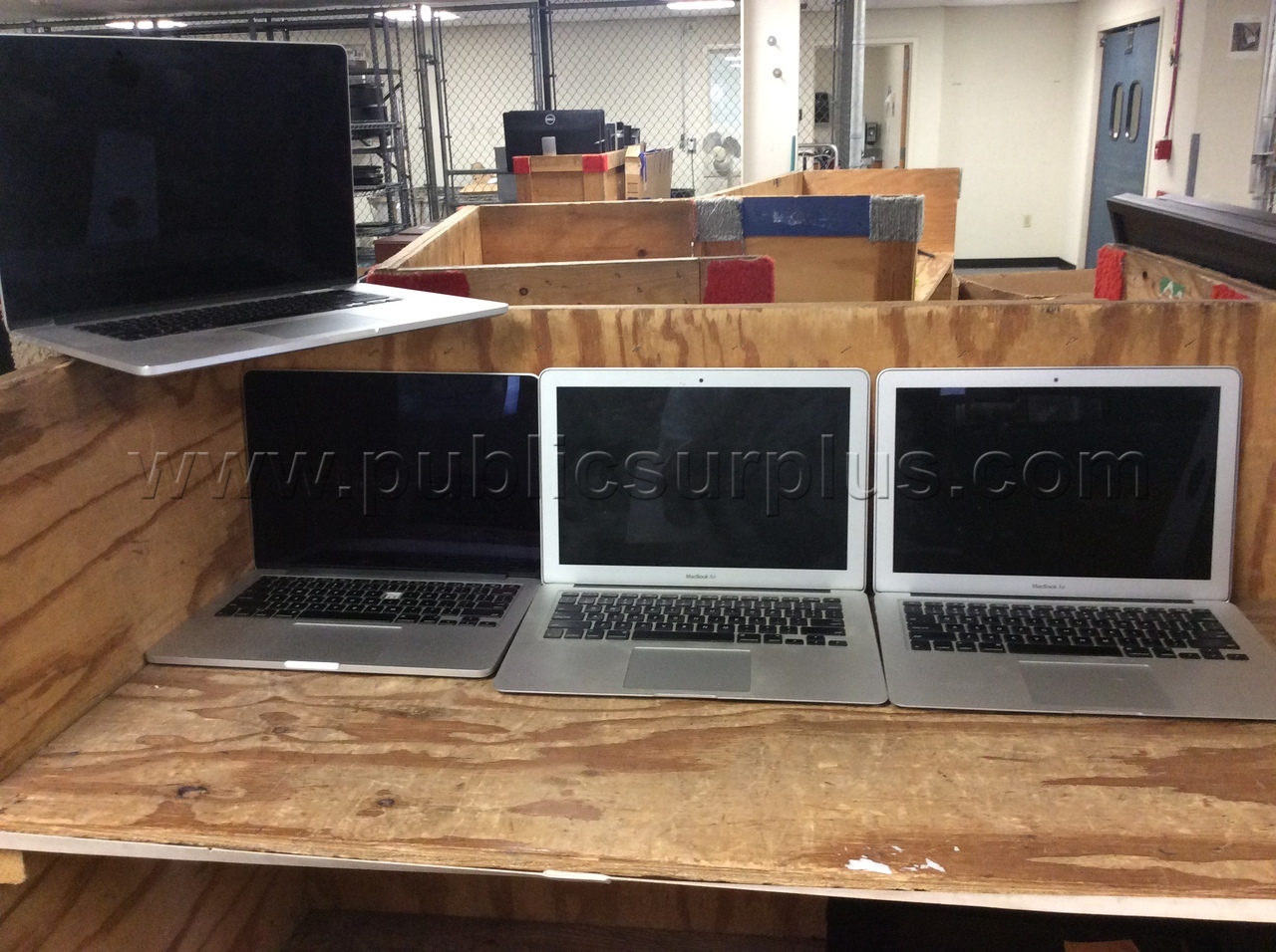 LOT OF (4) MACBOOK COMPUTERS - SOLD AS IS - 524 — photo 1