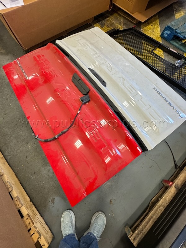 Tailgate, Chevrolet, New, Never used — photo 1