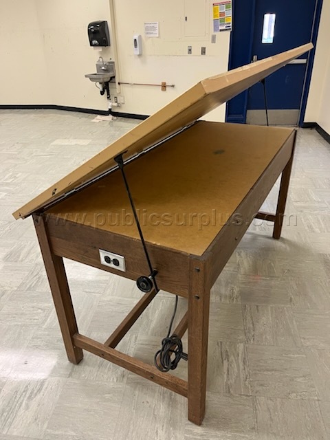 Adjustable Drafting Tabel — photo 1
