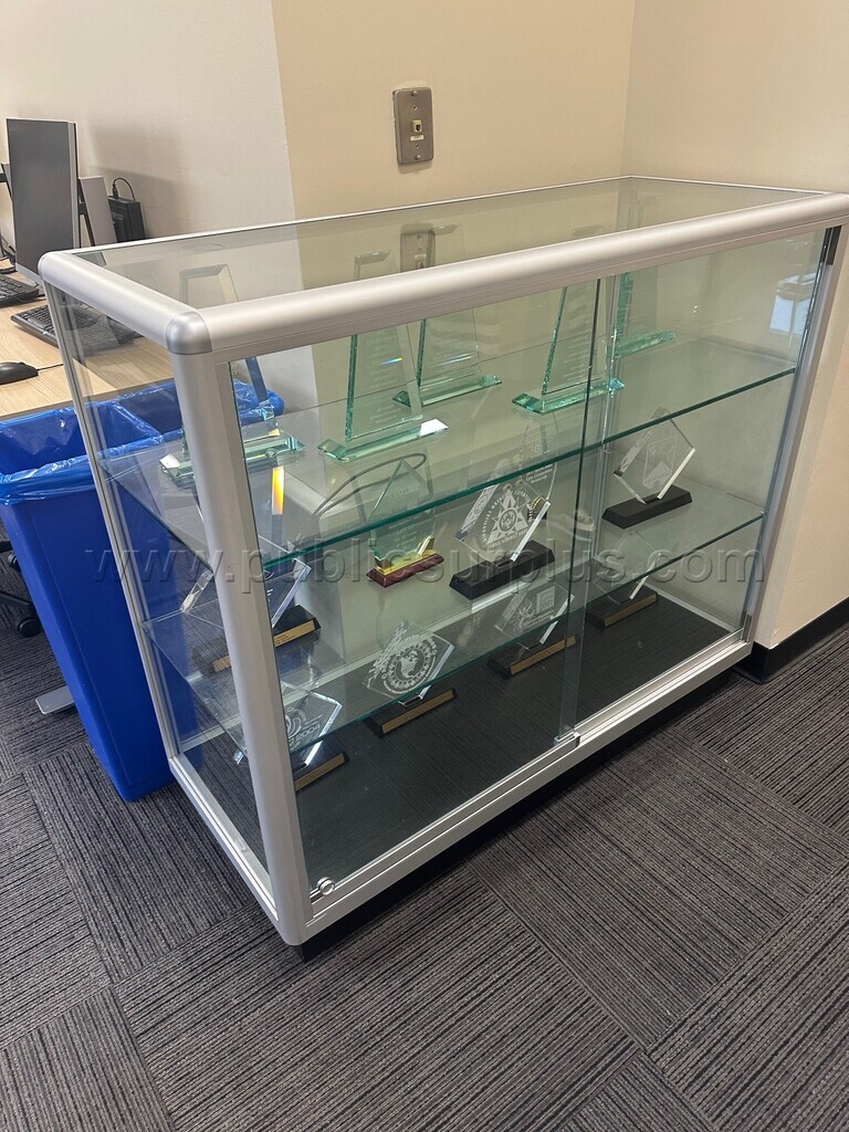 Glass Display Case — photo 1