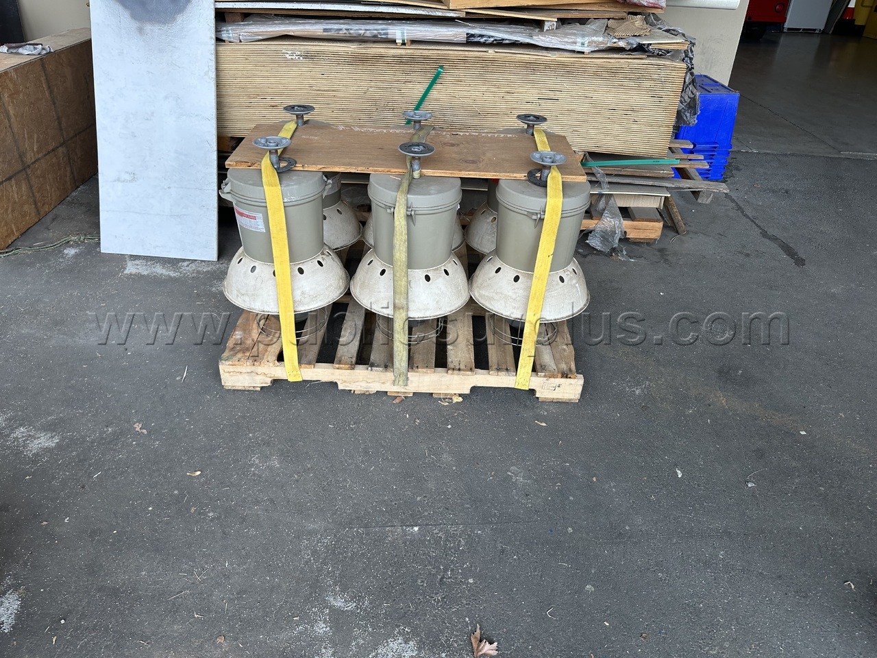 6 Killark Shop Lights — photo 1