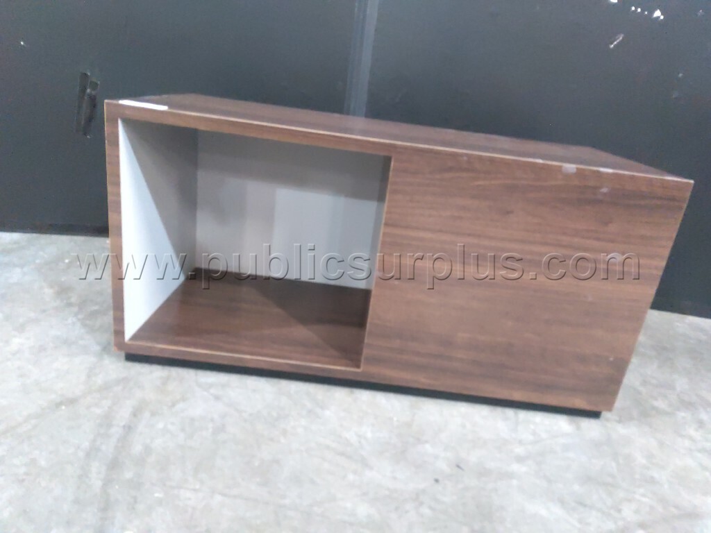 Center table — photo 1