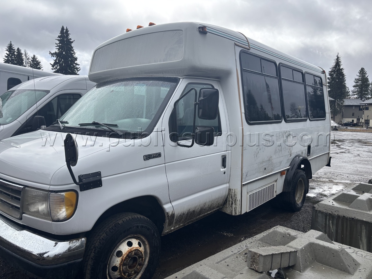 1995 Ford E-Bus — photo 1