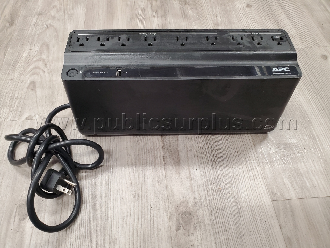 APC BACK-UPS 900 Battery Backup & Surge Protector with USB, 8-Outlets — photo 1