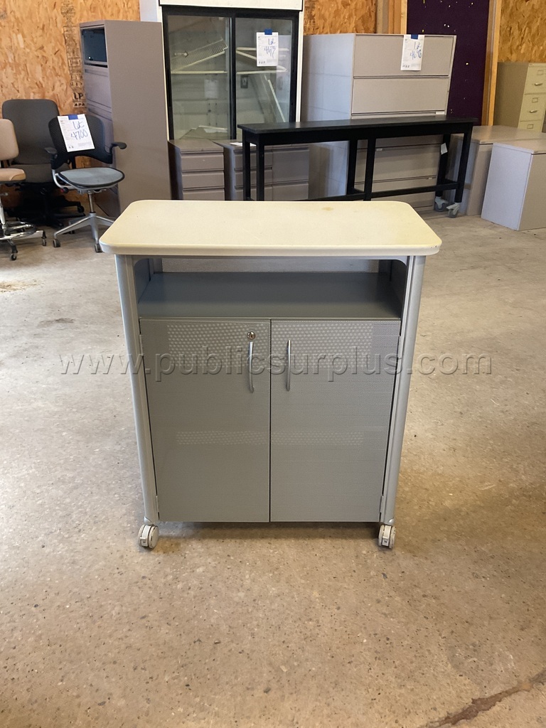 Rolling I T Cart Lot # 4706 — photo 1