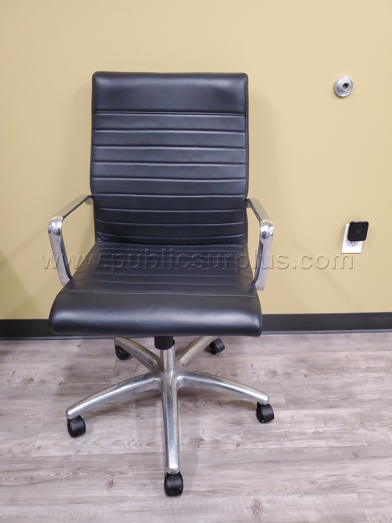 Black Rolling Chair — photo 1