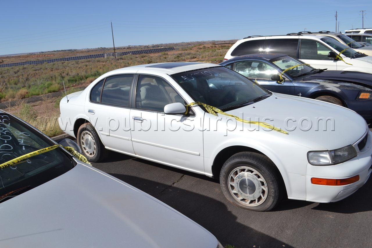 1995 Nissan Maxima — photo 1