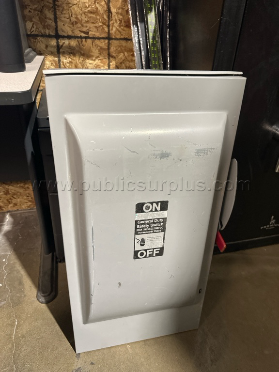 SIEMENS 30A 3-Pole Non-Fused Safety Switch - BACK — photo 1