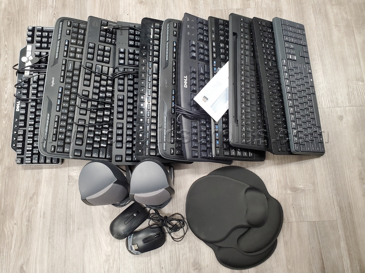 Lot of Keyboards, Mouse Pads, Mouse and PC Speakers — photo 1