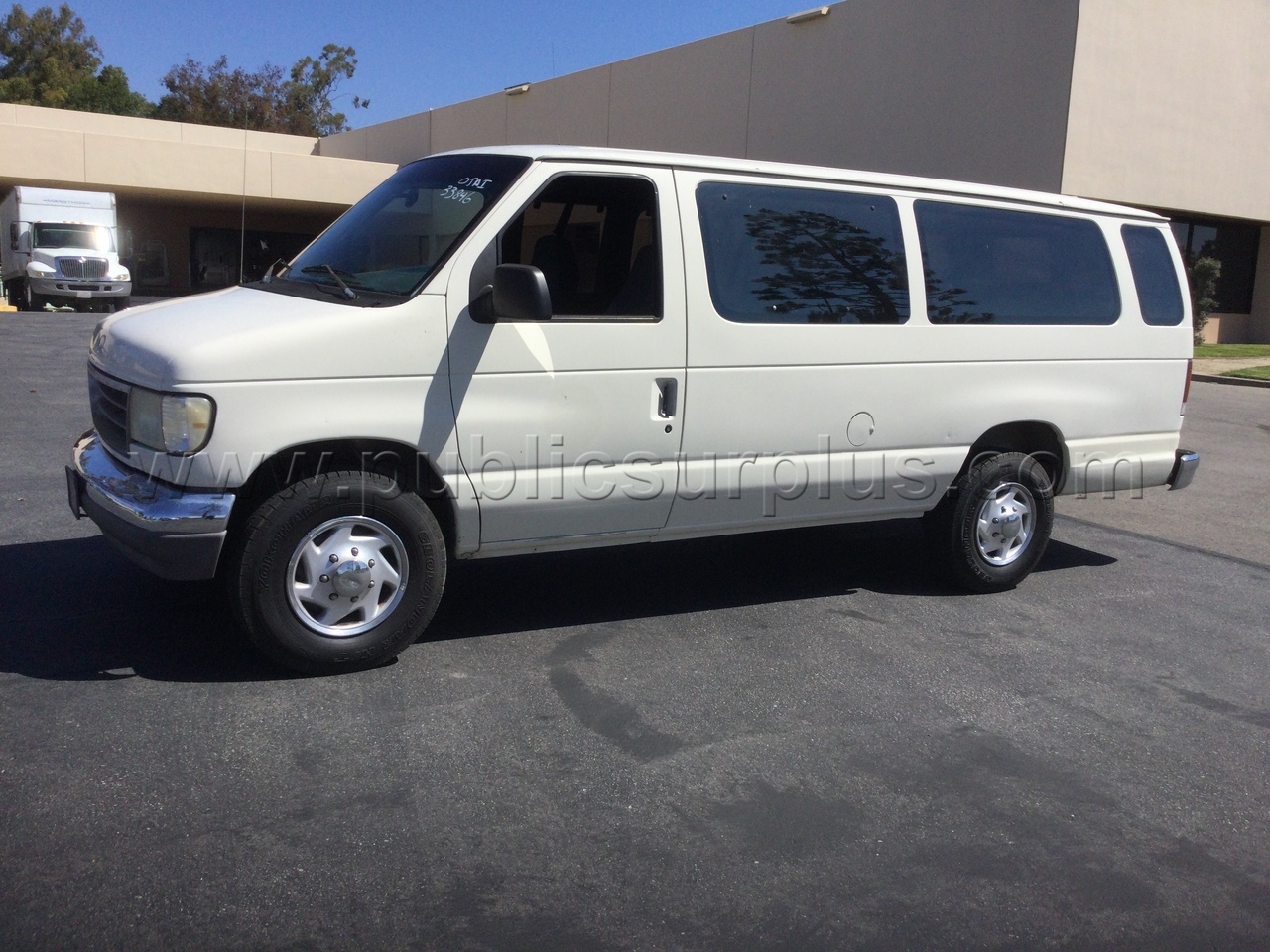 1996 Ford E-350 - 33846 — photo 1