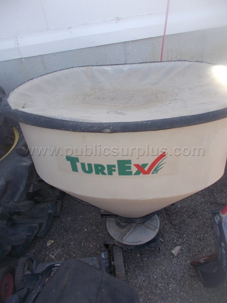 TURF SPREADERS — photo 1