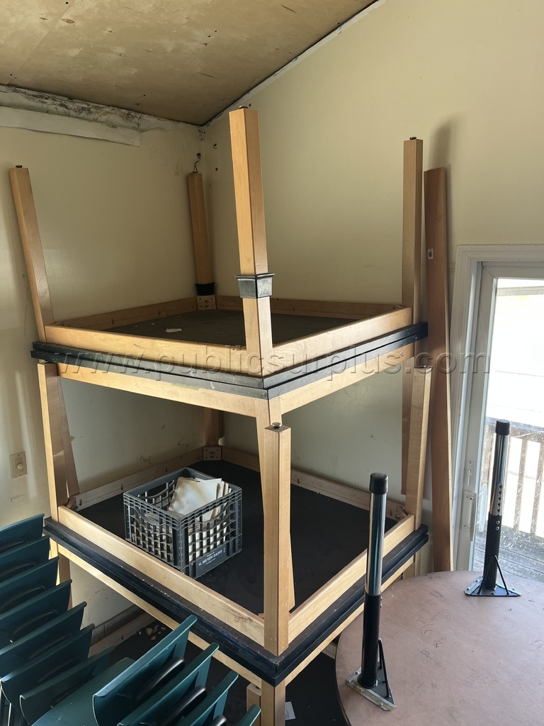 Qty 5 tables — photo 1