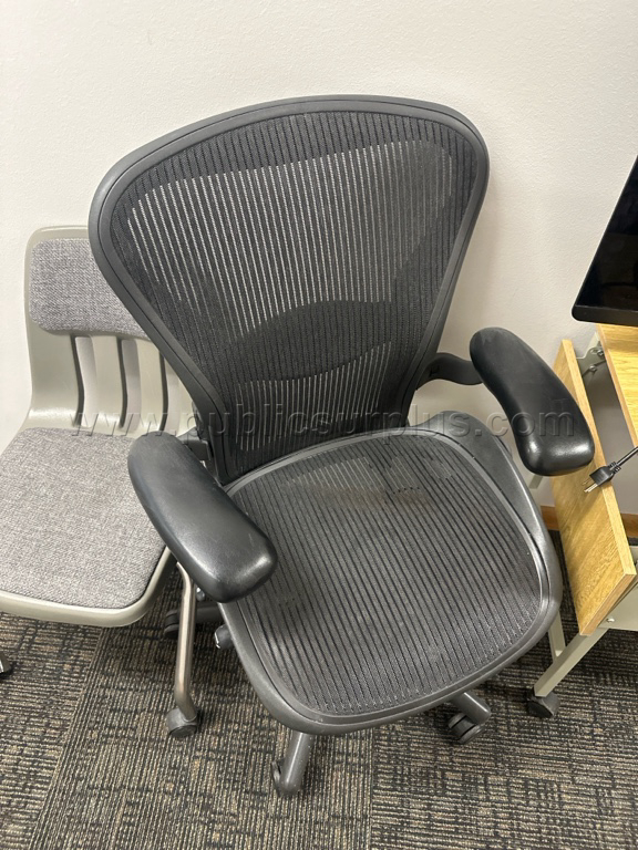 Office Chairs — photo 1
