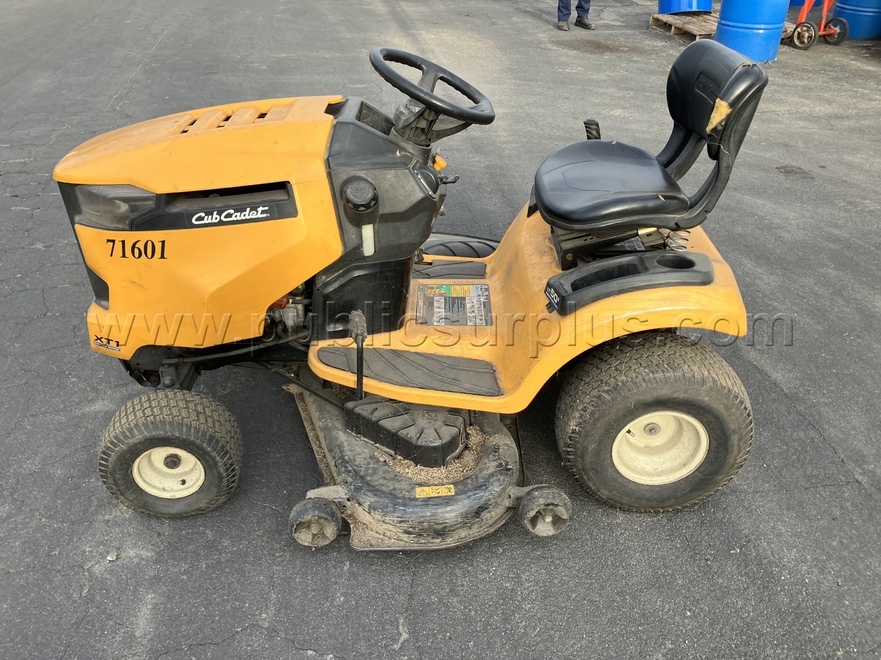 2016 Cub Cadet XT1 riding mower - 71601 — photo 1