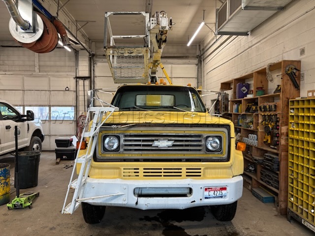1979 Chevy C-60 boom truck — photo 1
