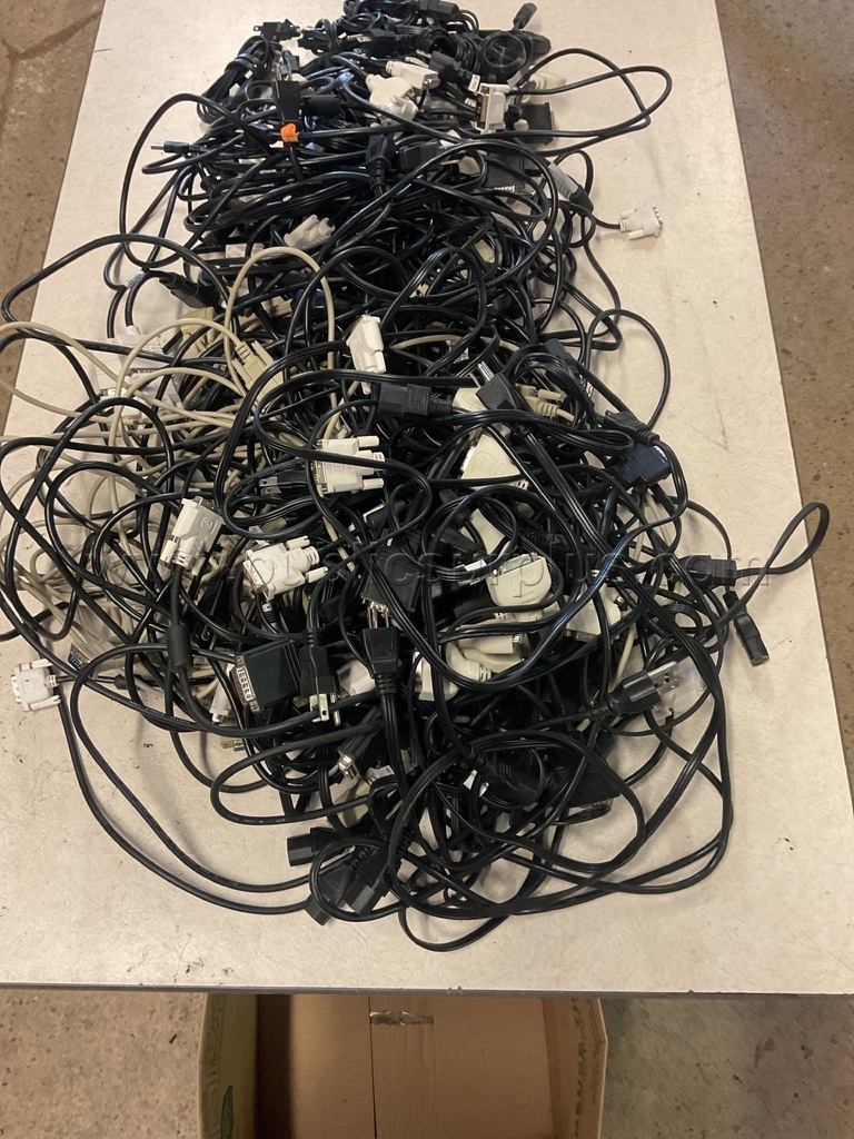 Box of  Cables  Lot # 4715 — photo 1