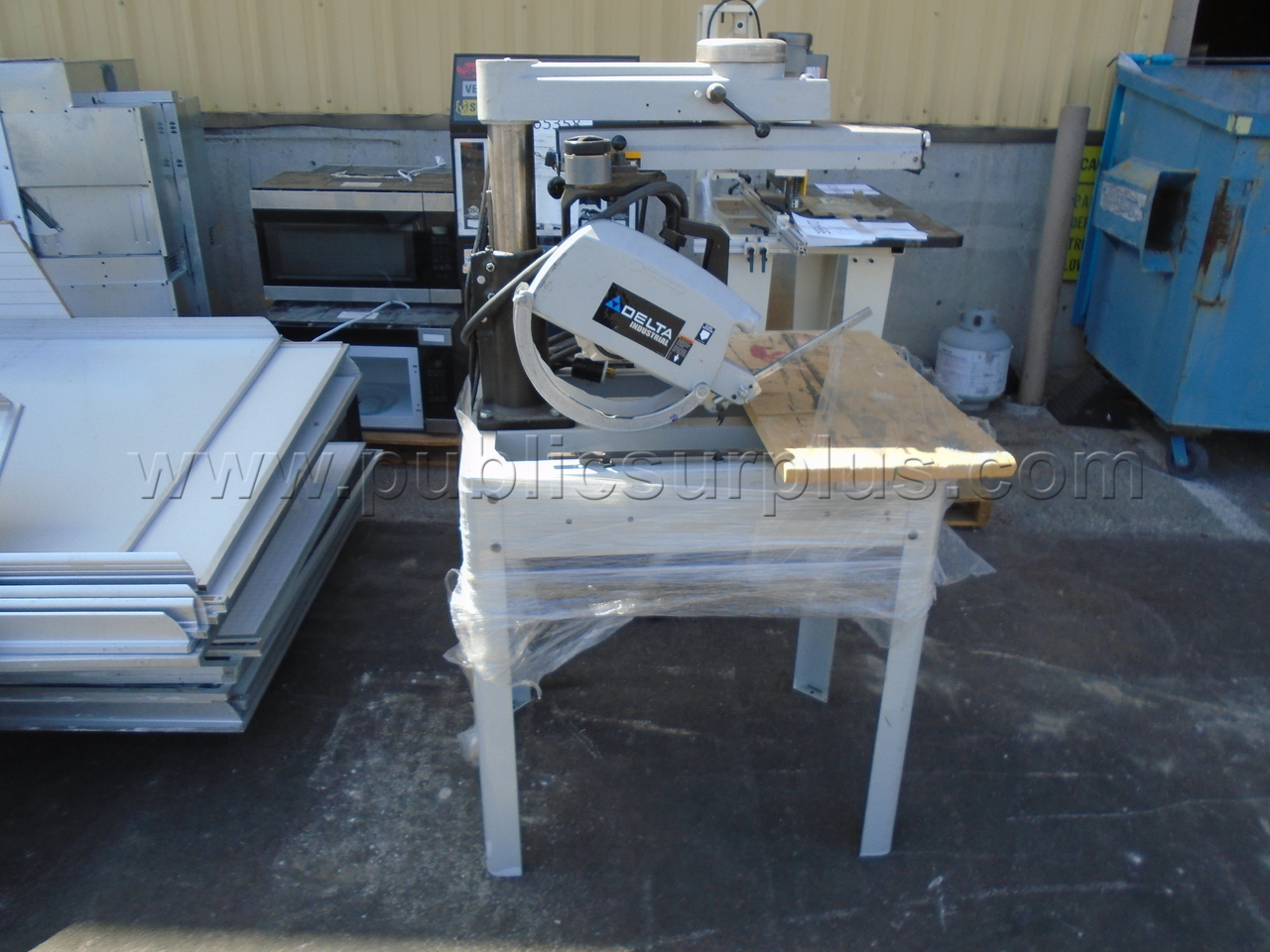 DELTA  TABLE SAW / 3 PHASE — photo 1