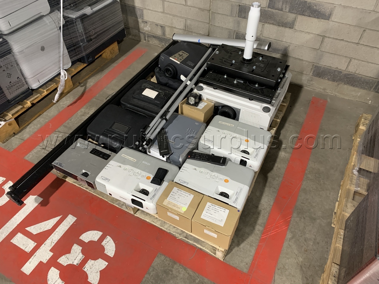 Projectors & Screen /KK — photo 1