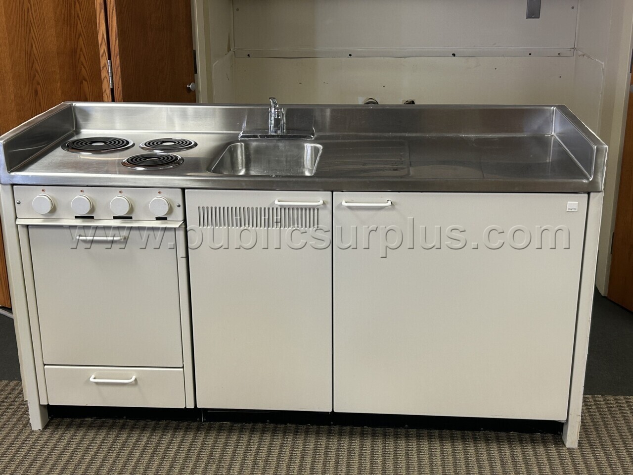 Dwyer vintage kitchen unit with upper cabinet — photo 1