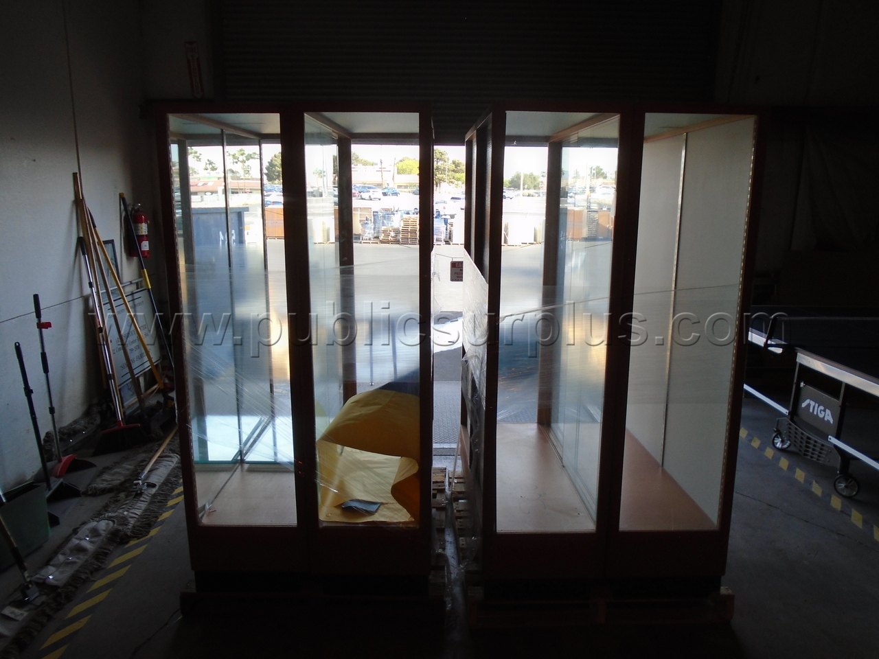 4 TROPHY GLASS CASES — photo 1